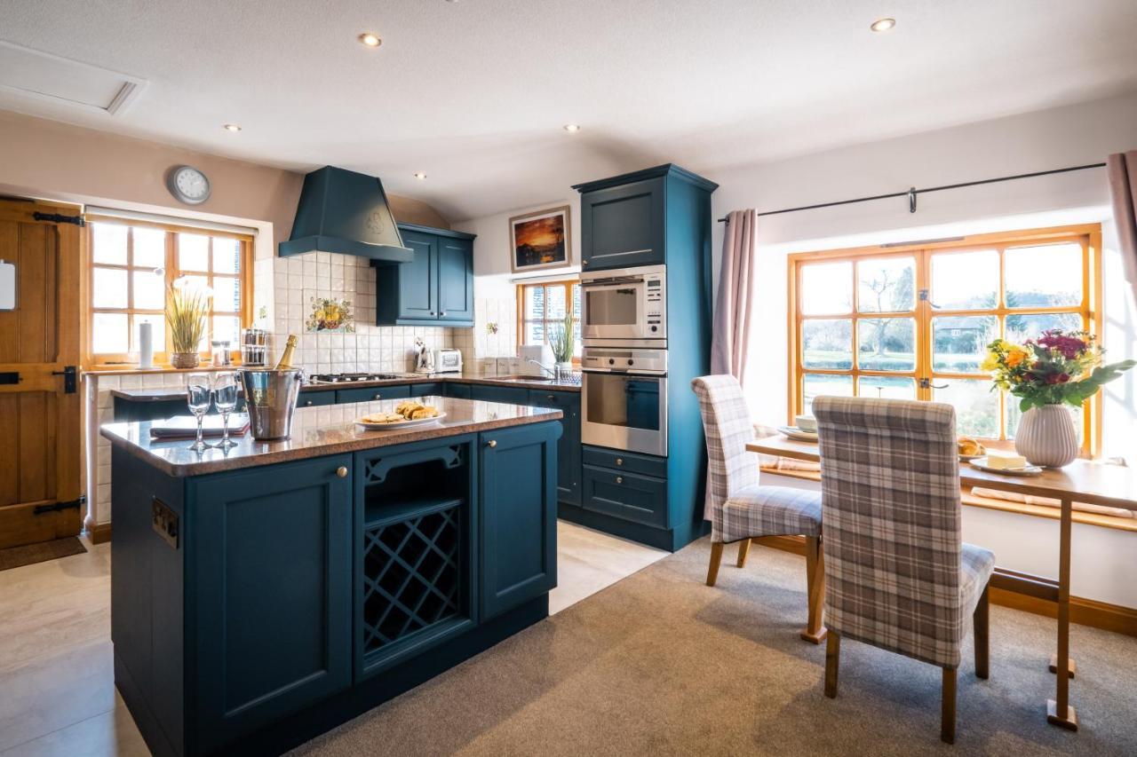 Stunning Cottage Grade 2 Listed With Parking And Hot Tub Bowness-on-Windermere Εξωτερικό φωτογραφία