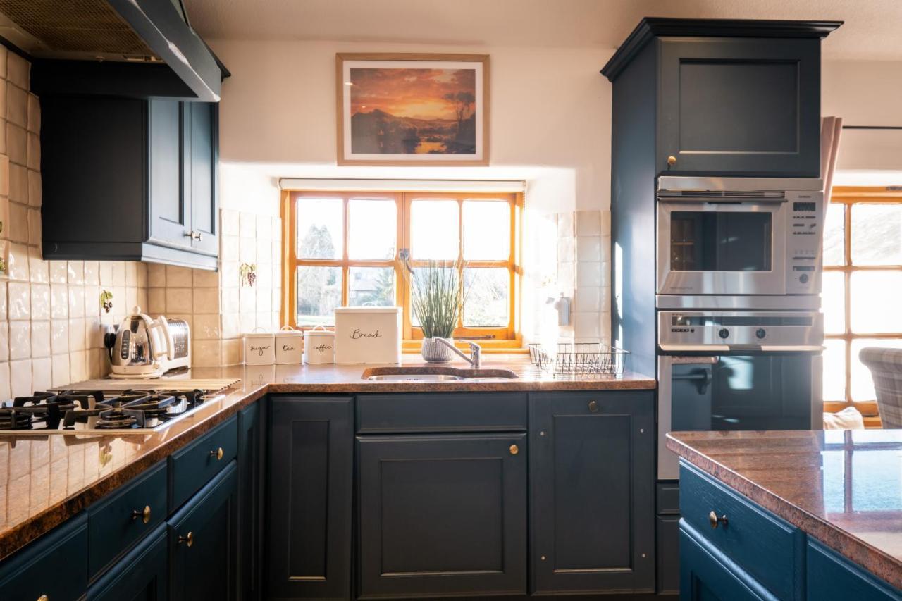 Stunning Cottage Grade 2 Listed With Parking And Hot Tub Bowness-on-Windermere Εξωτερικό φωτογραφία