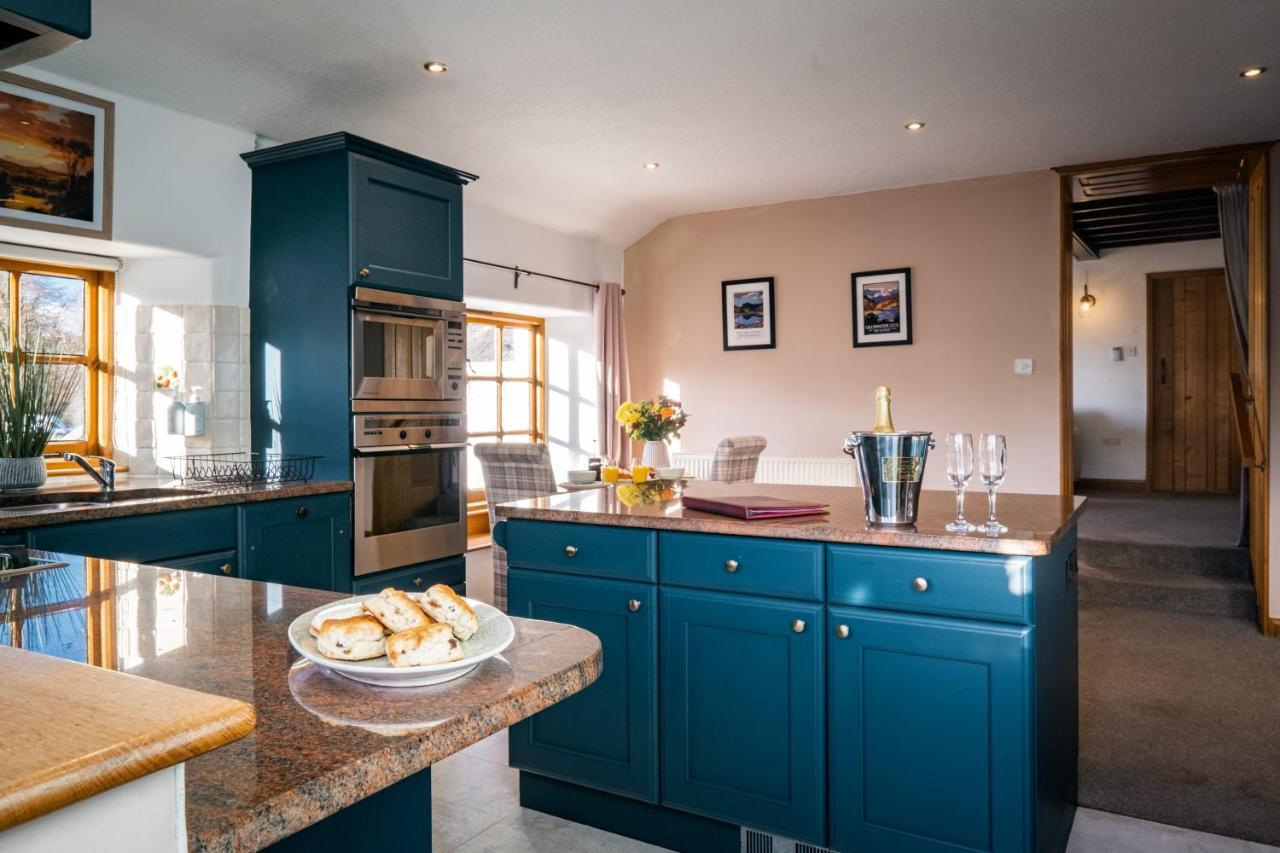 Stunning Cottage Grade 2 Listed With Parking And Hot Tub Bowness-on-Windermere Εξωτερικό φωτογραφία