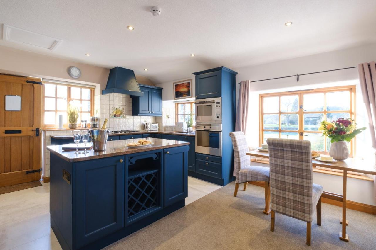 Stunning Cottage Grade 2 Listed With Parking And Hot Tub Bowness-on-Windermere Εξωτερικό φωτογραφία
