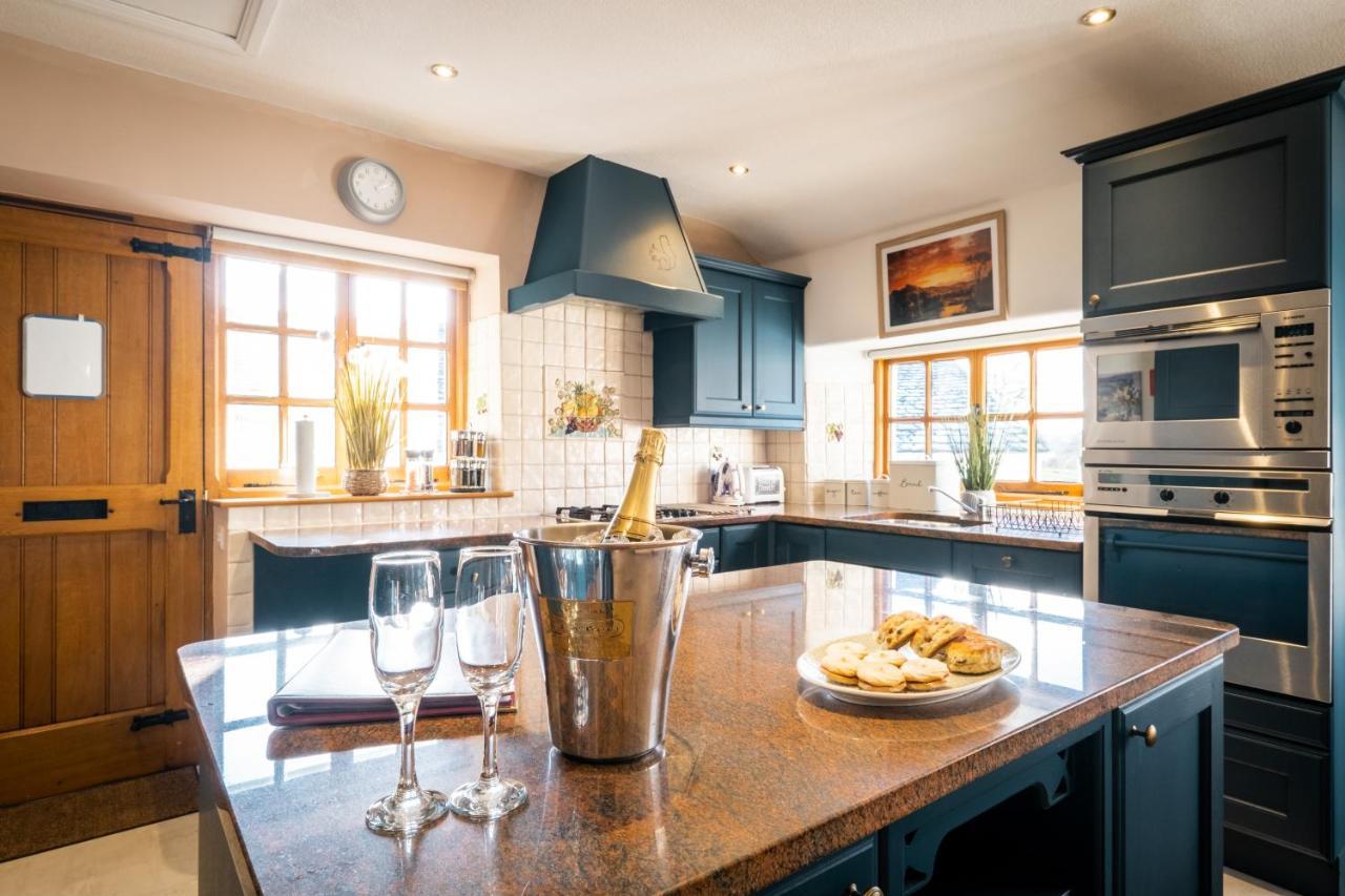Stunning Cottage Grade 2 Listed With Parking And Hot Tub Bowness-on-Windermere Εξωτερικό φωτογραφία