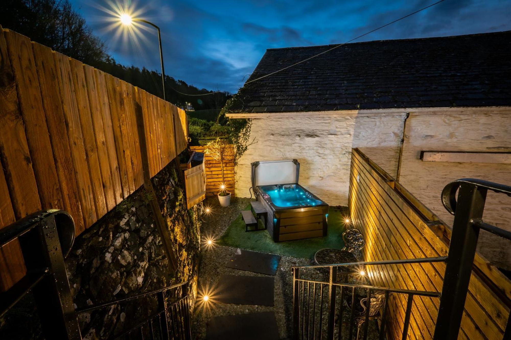 Stunning Cottage Grade 2 Listed With Parking And Hot Tub Bowness-on-Windermere Εξωτερικό φωτογραφία