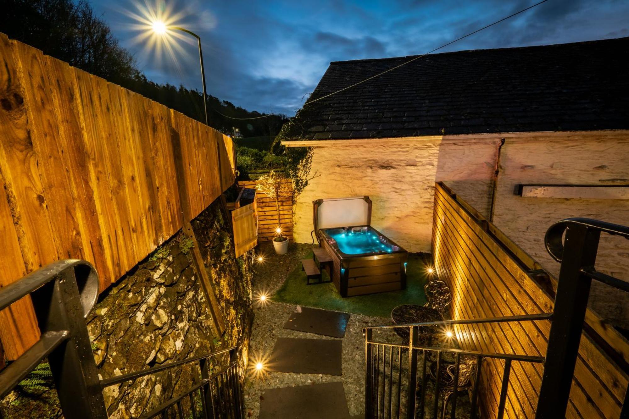 Stunning Cottage Grade 2 Listed With Parking And Hot Tub Bowness-on-Windermere Εξωτερικό φωτογραφία