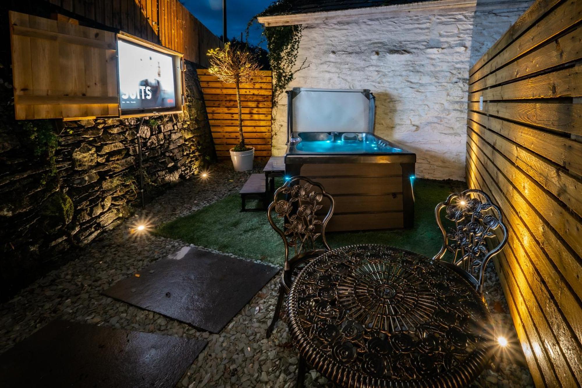 Stunning Cottage Grade 2 Listed With Parking And Hot Tub Bowness-on-Windermere Εξωτερικό φωτογραφία
