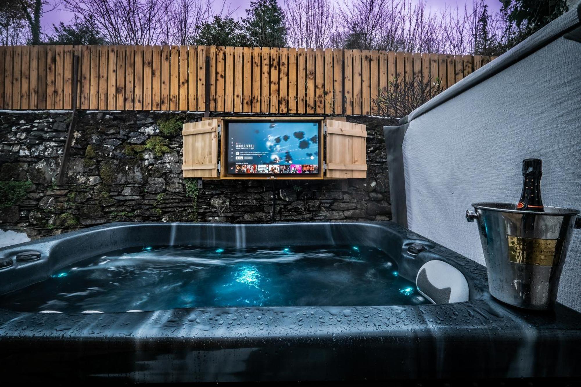 Stunning Cottage Grade 2 Listed With Parking And Hot Tub Bowness-on-Windermere Εξωτερικό φωτογραφία